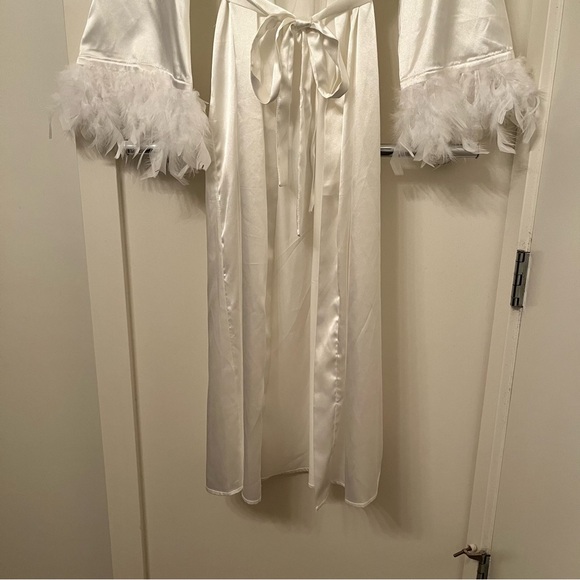 NEW | Feather Bridal Robe - Picture 4 of 7
